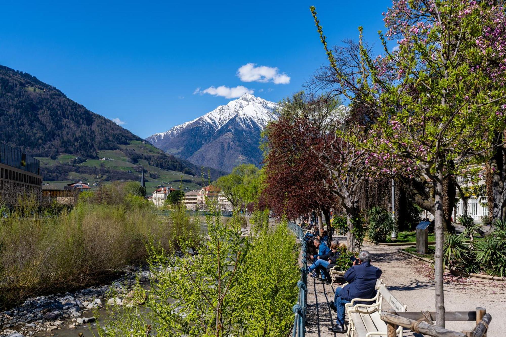 Ausblick Kleinjuwel Mit Panoramablick + Garage Apartment Merano Bagian luar foto